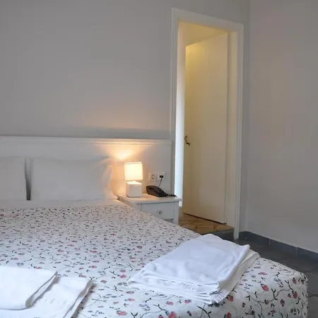 Отель Zefiros Traditional 3*