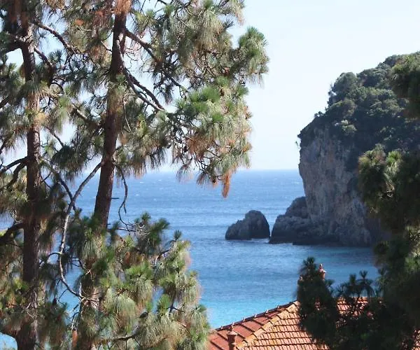 Zefiros Traditional 3* Paleokastritsa