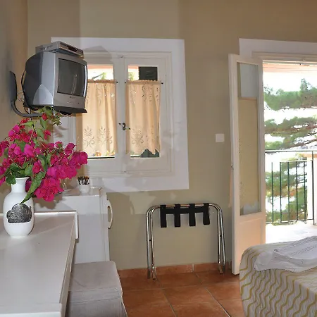 Zefiros Traditional ホテル パレオカストリッツア