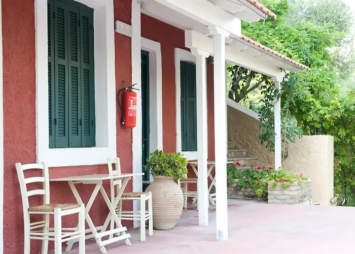 Zefiros Traditional Hotel 3*