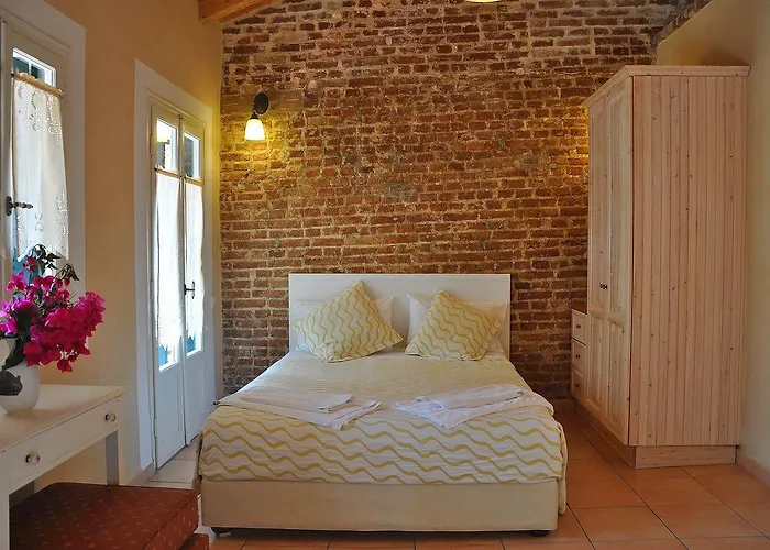 Zefiros Traditional Hotel