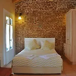 Zefiros Traditional Hotell