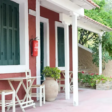 Zefiros Traditional Hotel 3*