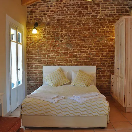 Zefiros Traditional Hotel
